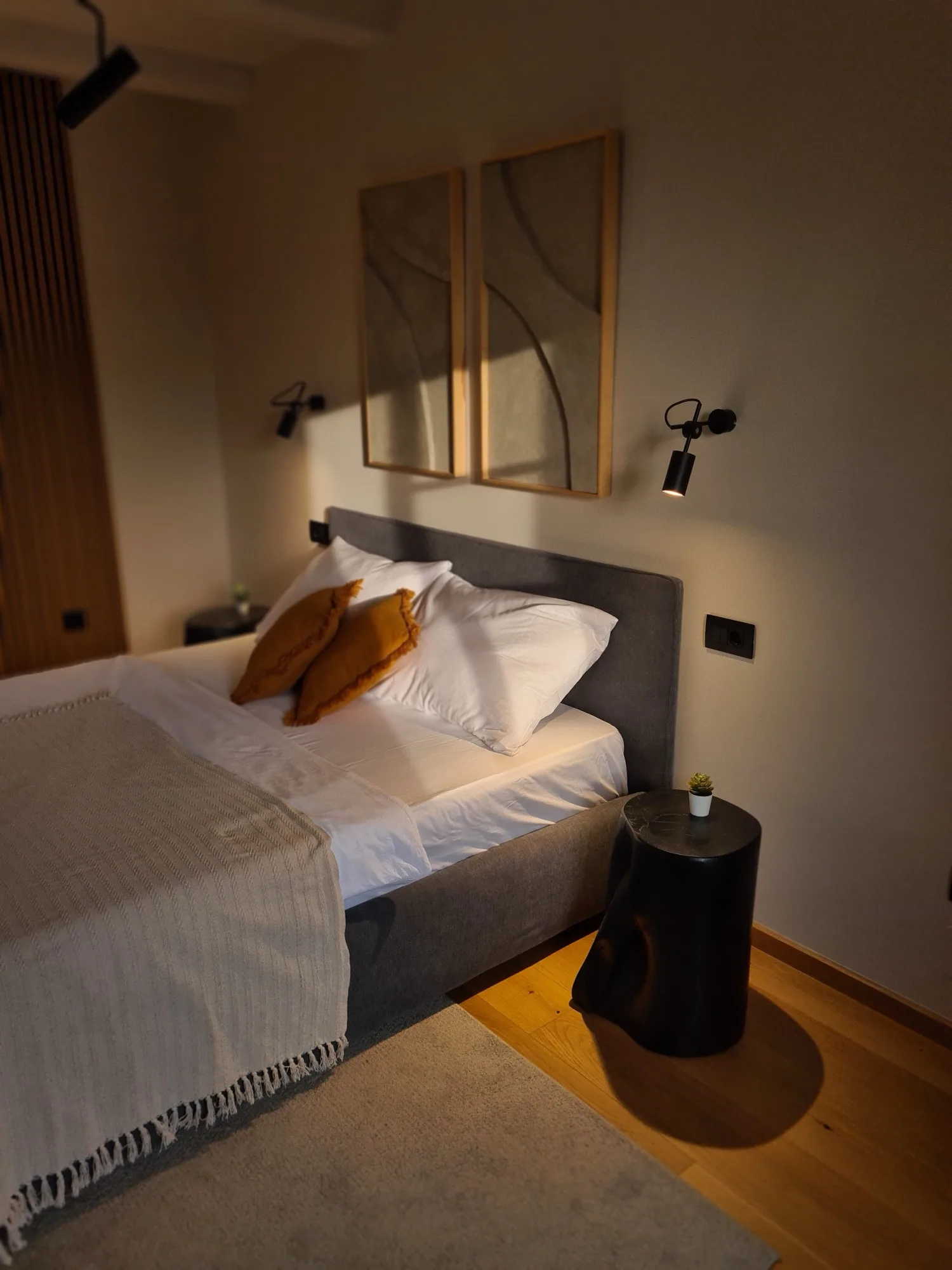 Bedroom 1 — detail