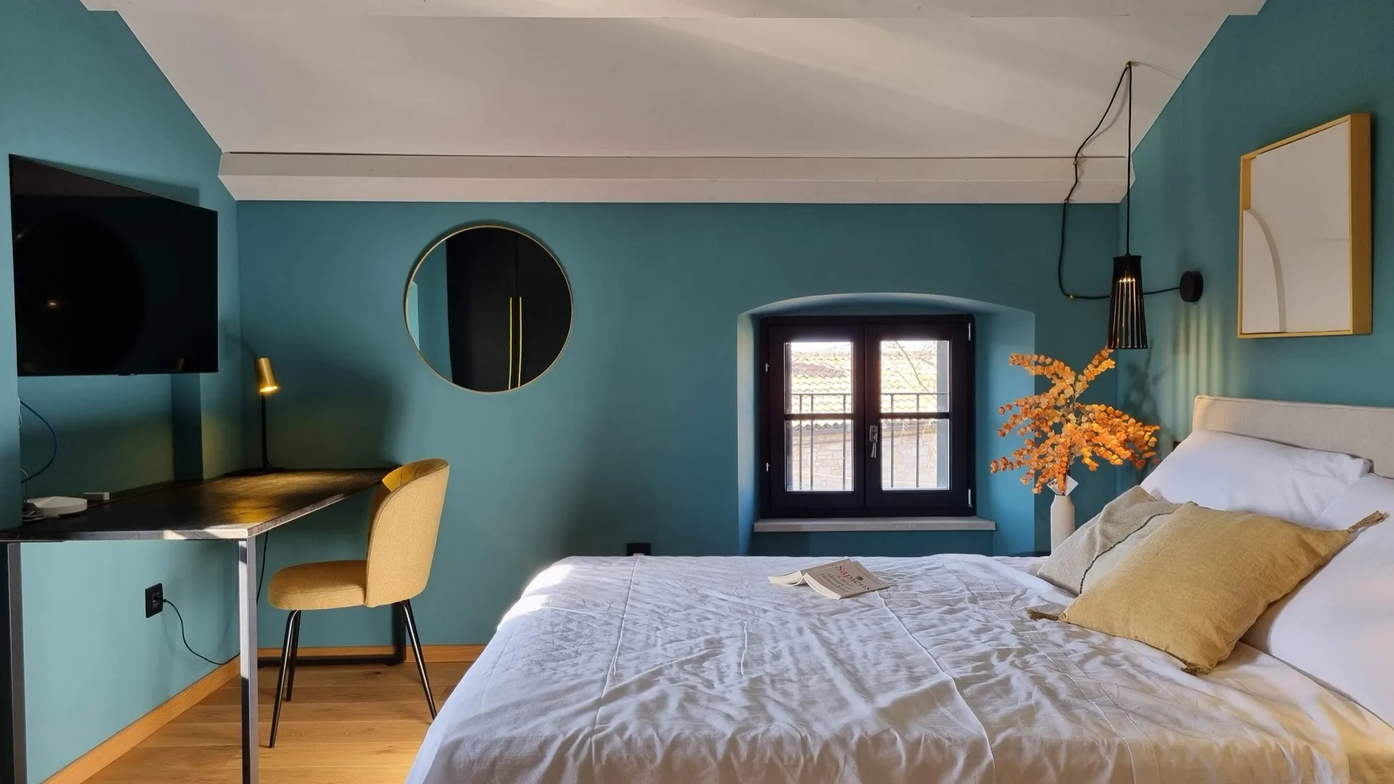Bedroom 3 — king bed