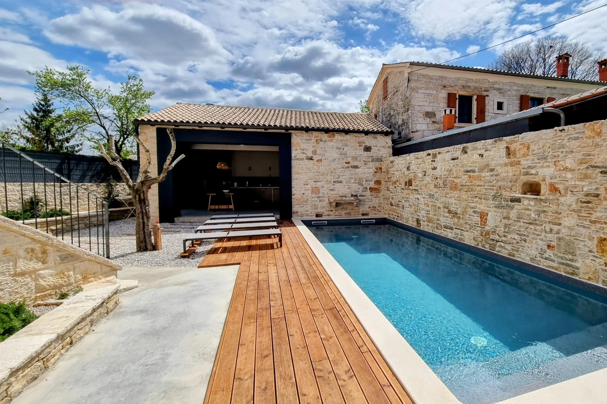 Villa Qualia stone walls and garden